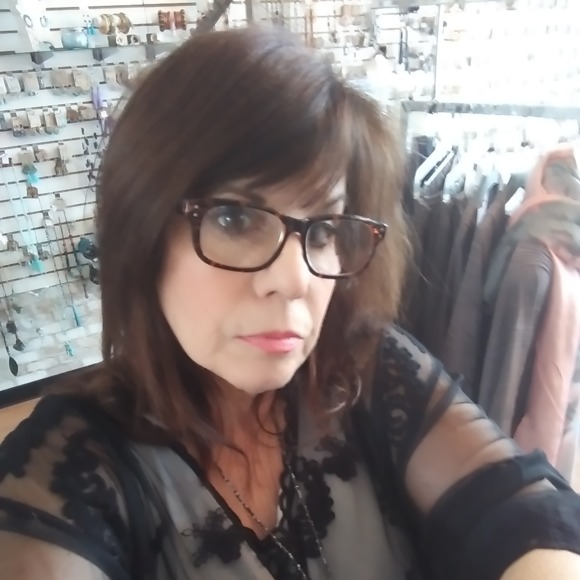 Meet your Posher, Patricia - Picture 2 of 2